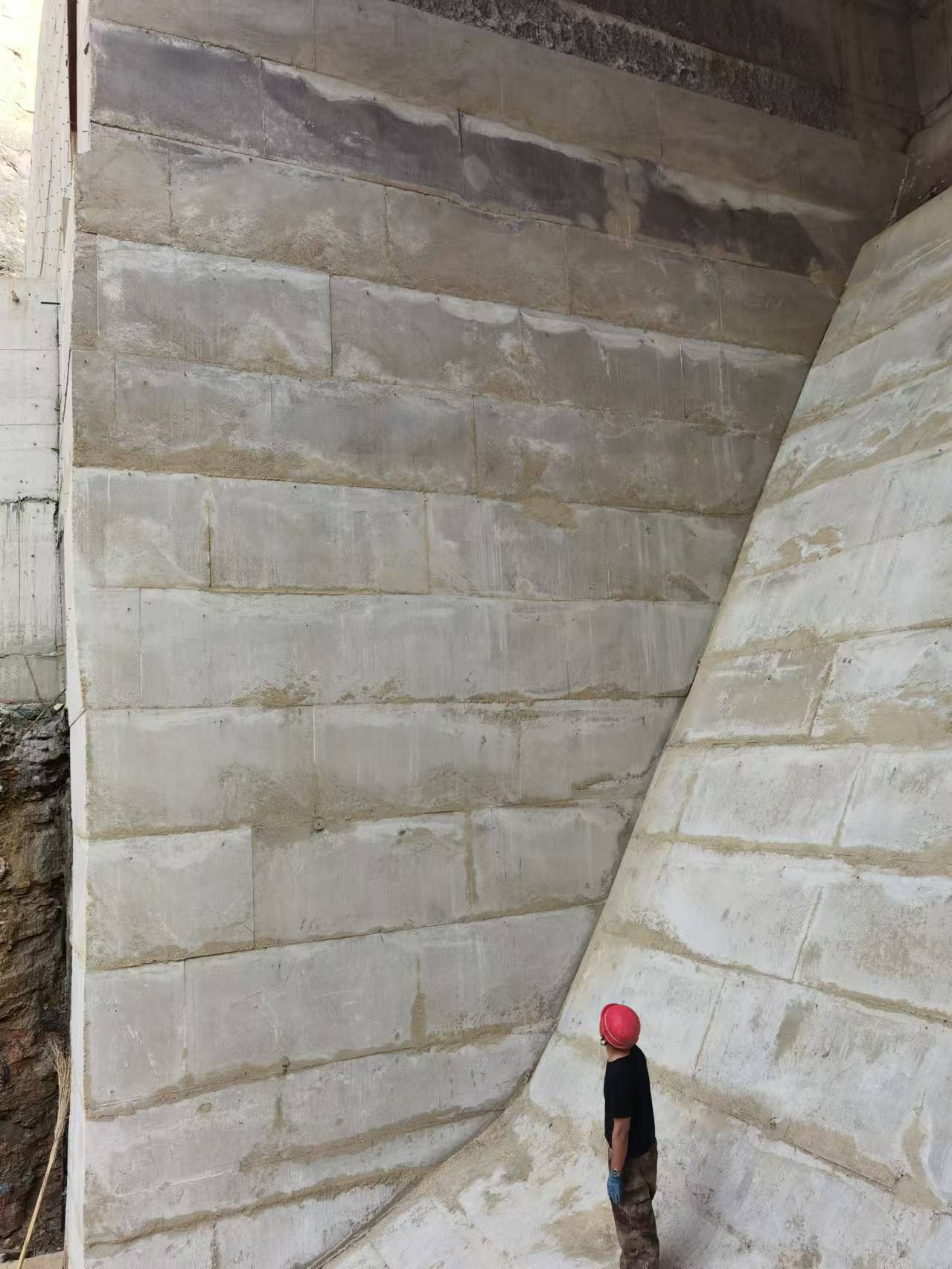 为火箭动力系统试车台导流槽提供耐高温混凝土